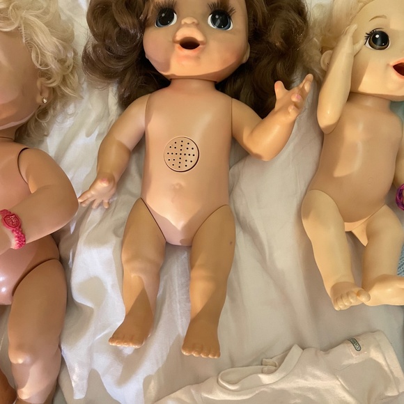 BABY ALIVE DOLL LOT 3 dolls 10 accessories (DOLLS NOT TESTED) - Picture 3 of 11